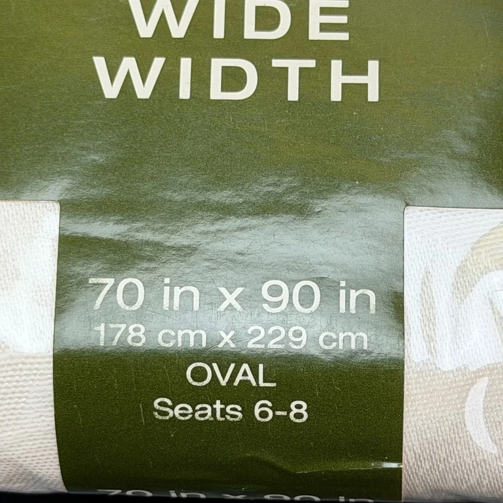 Bed Bath Beyond Poinsettia Scroll 70X90 Oval White Tablecloth &‎ 8 Ivory Napkins